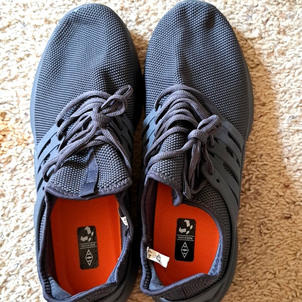 FeetMat Athletic Men's Shoe (box#9)